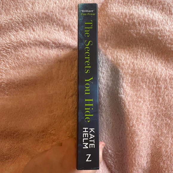 PAPERBACK BOOK - The Secrets You Hide - Picture 2 of 3